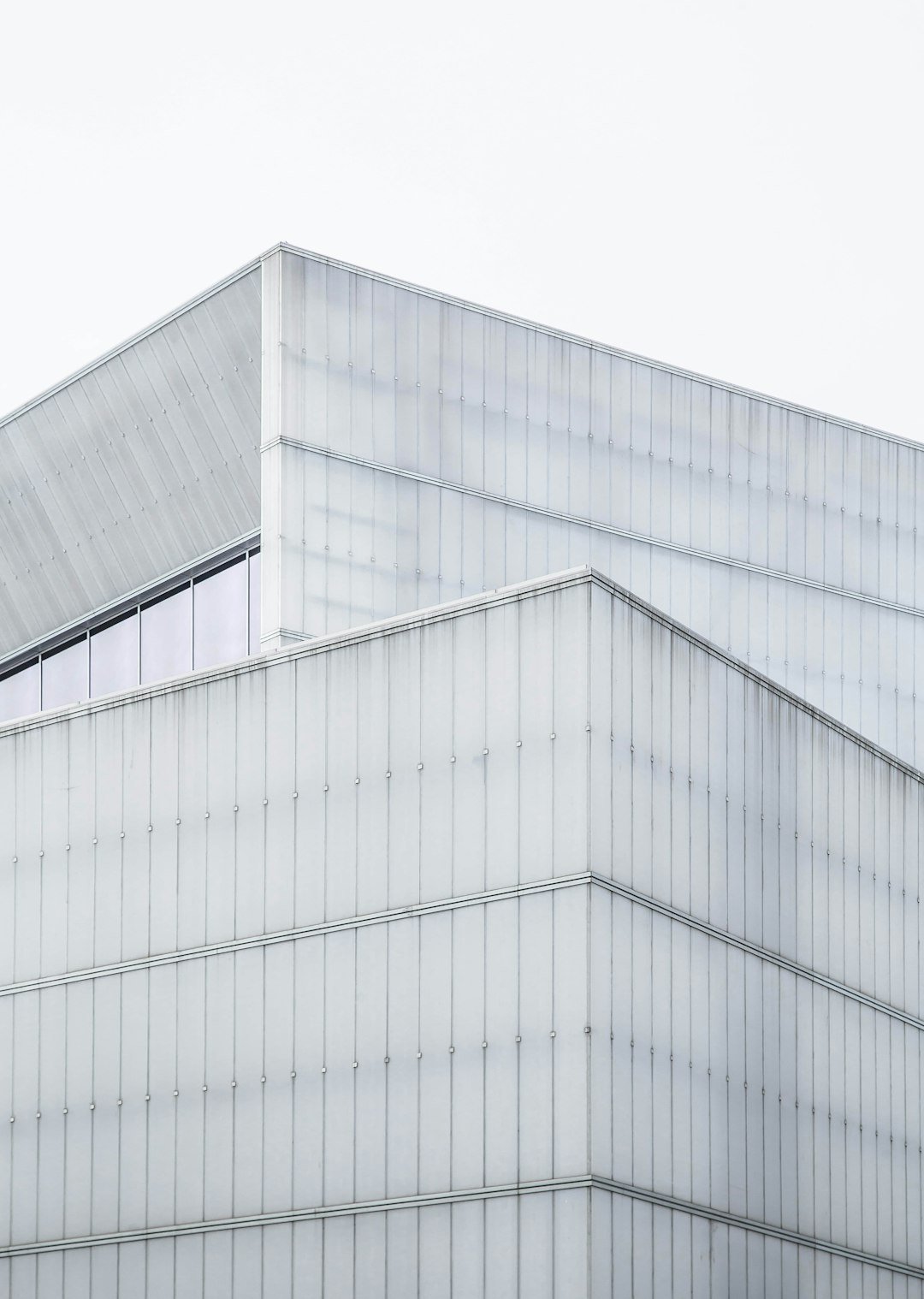 Services-01 Minimal gray facade edge